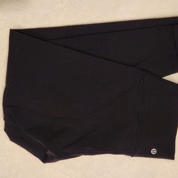 LULULEMON crop black leggings. Missing size tag but perfect condition - Picture 10 of 13